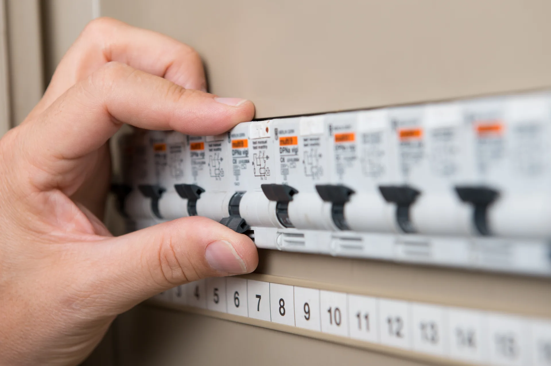 Electrician Marks Point, licensed electricians serving Marks Point